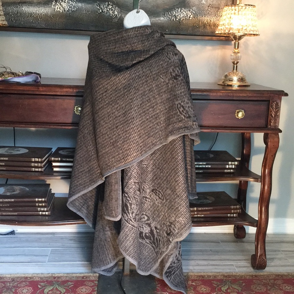Shawl - Picture 3 of 3